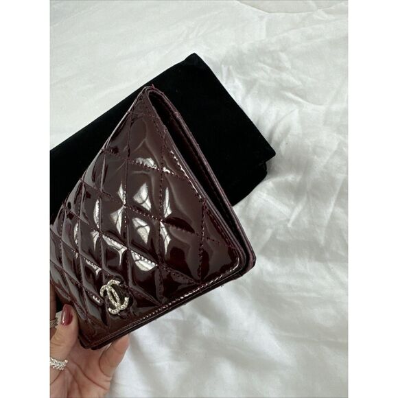CHANEL Patent Quilted Long Wallet W/dust Bag - Picture 3 of 16